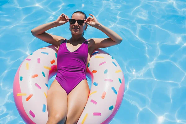 Slim Woman Sunglasses Pool Inflatable Swimming Ring Bright Swimsuit Summer — Stock fotografie