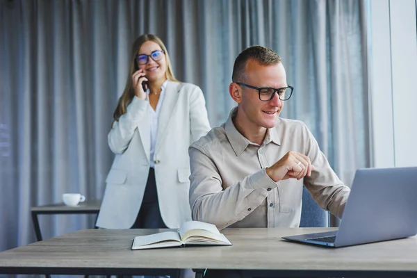 Business Woman Business Man Discussing Work Office Modern Office Colleagues — Foto de Stock