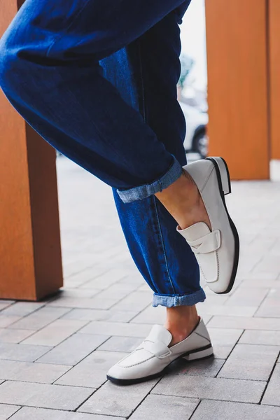 Close Female Legs White Autumn Shoes Women Shoes Made Genuine — Foto de Stock