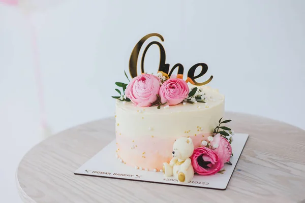 Beautiful Delicious Birthday Cake White Pink Cream Fresh Dessert Biscuit — Stockfoto