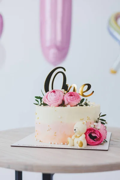 Beautiful Delicious Birthday Cake White Pink Cream Fresh Dessert Biscuit — Stockfoto