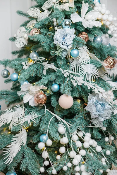 Christmas Tree Decorated Christmas Beautifully Decorated House Silver White Christmas — Stock Photo, Image