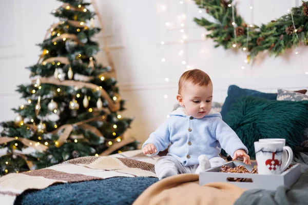 Cute Little Boy Sitting Bed Background Decorated Christmas Tree New — Stock Photo, Image