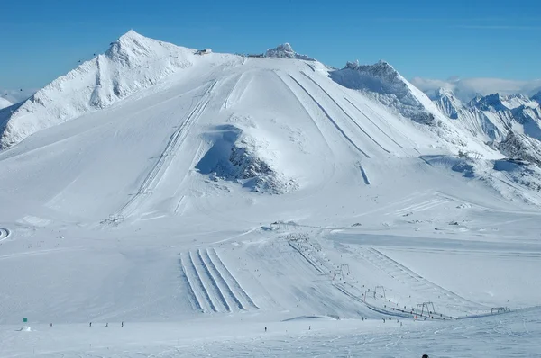 Encostas de esqui no glaciar Hintertux — Fotografia de Stock