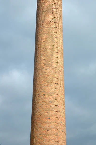 Oude fabriek schoorsteen — Stockfoto