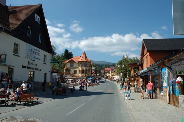 Strada principale nella città di Karpacz — Foto Stock