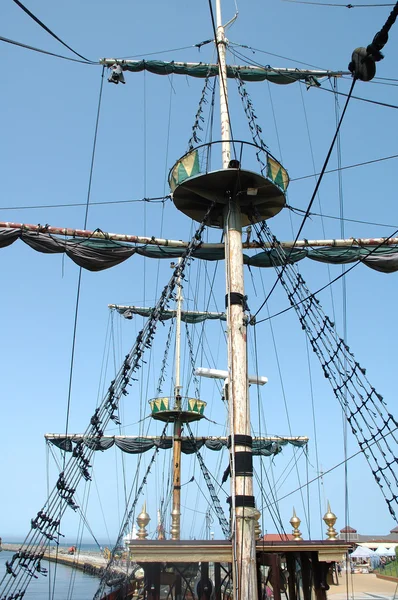 Mast on sailing vessel — Stock Photo, Image