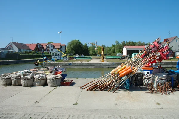 Рыболовные буи и сети — стоковое фото