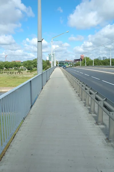 Paseo lateral en el puente —  Fotos de Stock