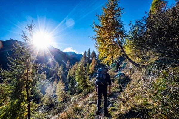 Cena Montanhismo Outono Nos Alpes — Fotografia de Stock