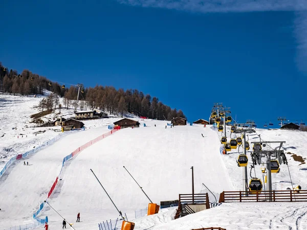 Skihellingen Van Livigno Het Winterseizoen — Stockfoto