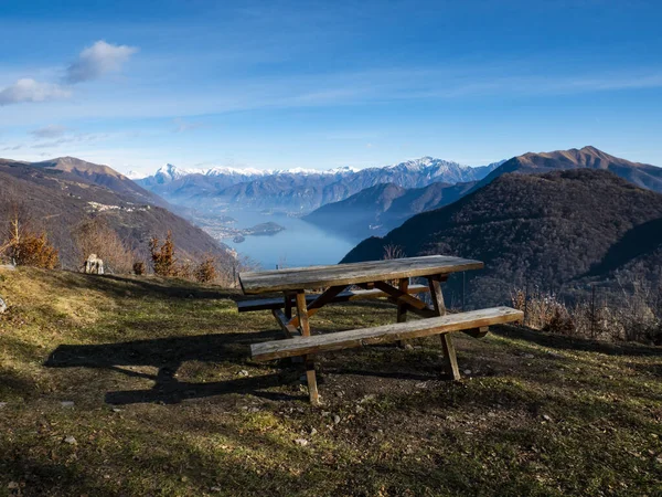 Piknikový Stůl Alpách Jezera Como — Stock fotografie