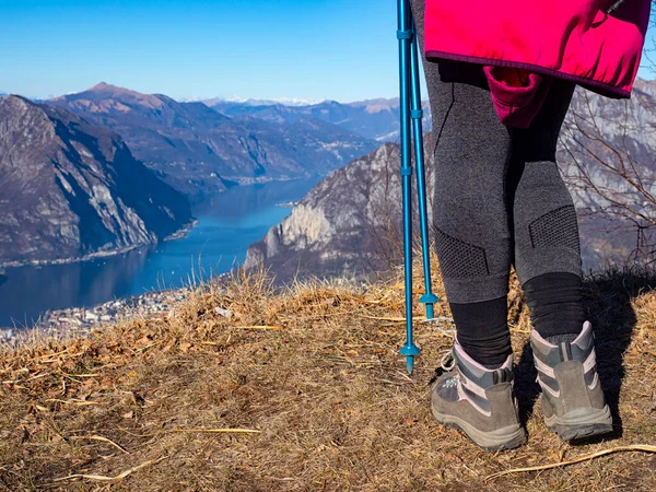 Buty Trekingowe Zbliżenie Szlaku Jeziora Como — Zdjęcie stockowe