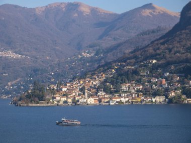 Torno manzarası Como Gölü 'nde bir köy.