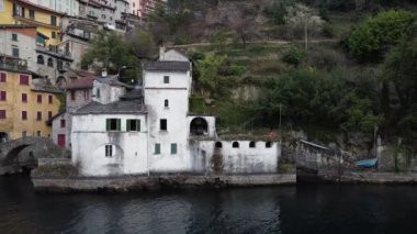 Como Gölü 'ndeki Nesso köyünün manzarası