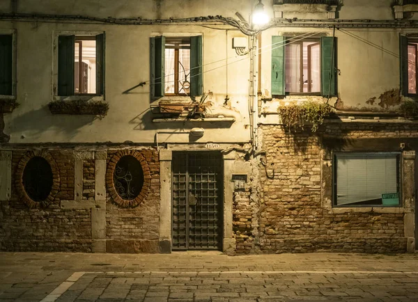 Fachada Típica Una Calle Veneciana —  Fotos de Stock