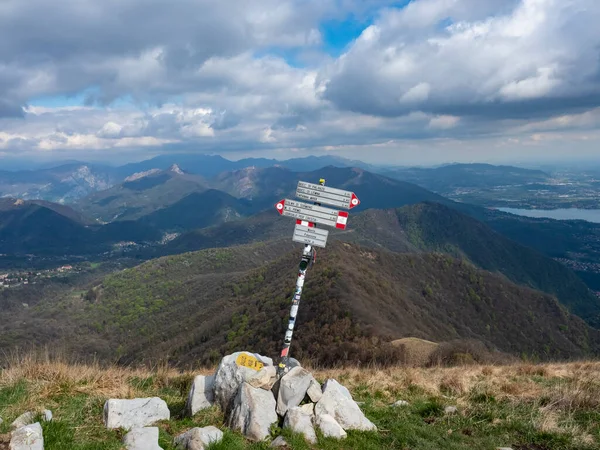 Značky Alpských Cest Názvy Značkách Označují Místa Určení Čas Jejich — Stock fotografie