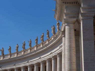 Roma 'daki Aziz Peter Bazilikası sütununun ayrıntıları.