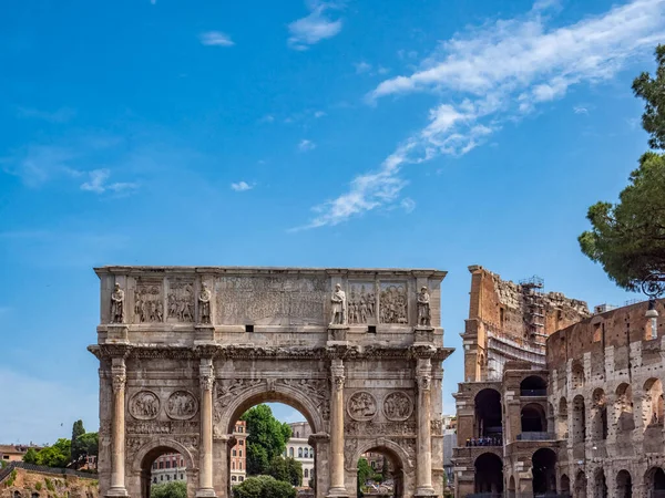 罗马拱门与竞技场的景观 — 图库照片