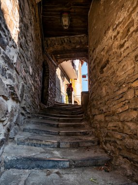 Como Gölü köyünde yürüyüş yolu.