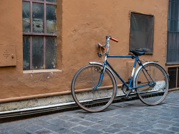 Bicicleta Velha Beco — Fotografia de Stock
