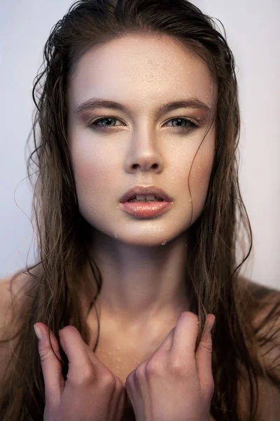 Woman with long wet hair looking at camera — Stock Photo, Image