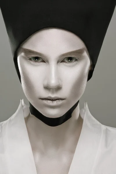 Gyönyörű nő fekete fejfedők — Stock Fotó