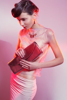 seksi kadın, debriyaj aşağı bakıyor