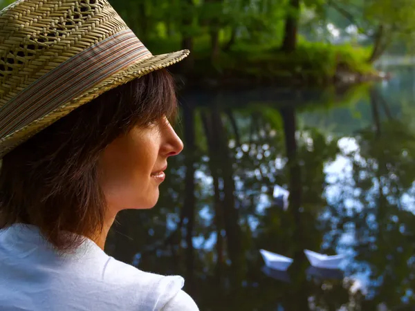 Portrait of a beautiful woman. Side view — Stock Photo, Image