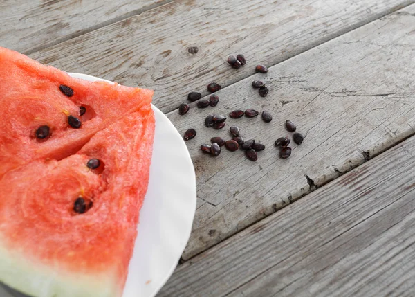 Vattenmelon frön på ett träbord — Stockfoto