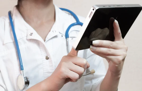 Doctor works with the tablet — Stock Photo, Image