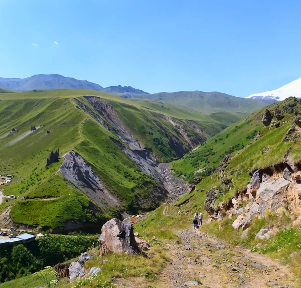 Insanlar dağlarda — Stok fotoğraf