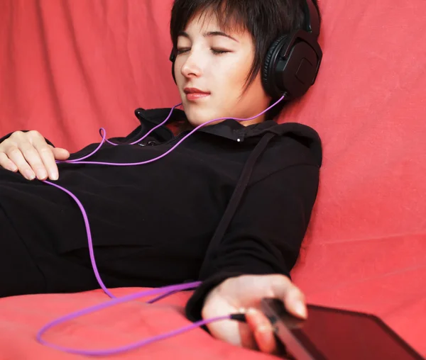 Woman listening music — Stock Photo, Image