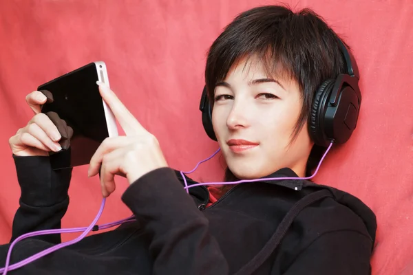 Woman listening music — Stock Photo, Image