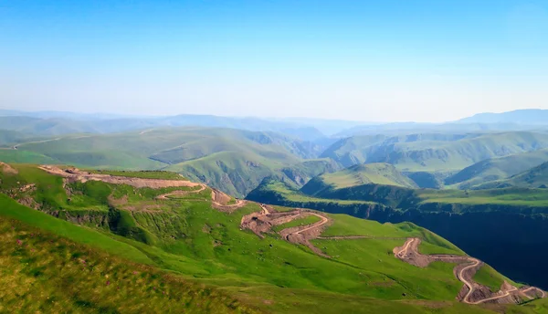 Kuzey Kafkas dağ manzarası — Stok fotoğraf