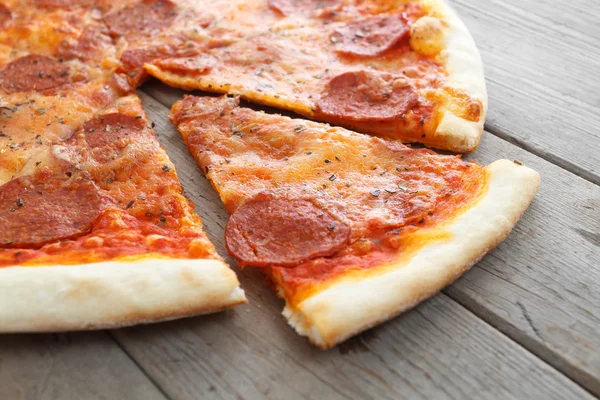 Apetyczny kawałek pizzy — Zdjęcie stockowe