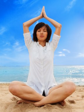 Sahilde meditasyon