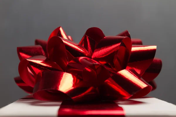 Red bow gift box — Stock Photo, Image