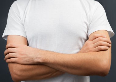 Beyaz tişört, boşaltmak