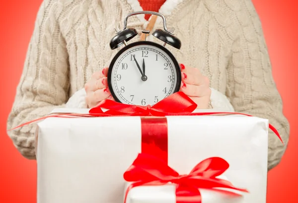 L'orologio sulle scatole regalo — Foto Stock