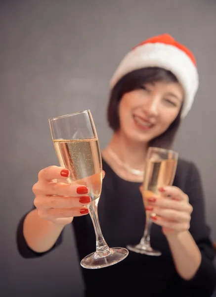 Frau mit Champagner — Stockfoto