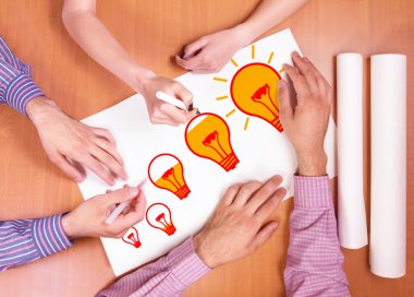 concept van het creëren van nieuwe ideeën in het team