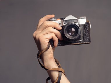 Vintage fotoğraf makinesi ile el