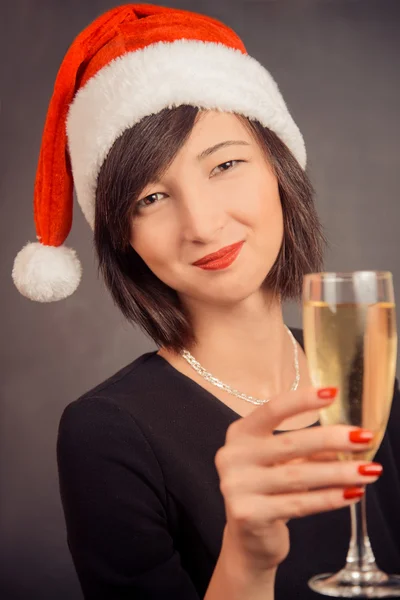 Ritratto di donna in cappello da Babbo Natale — Foto Stock