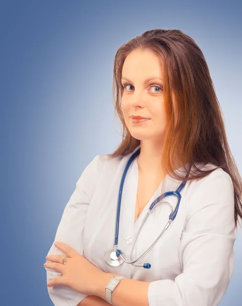 Kobieta lekarz w białym płaszczu — Zdjęcie stockowe