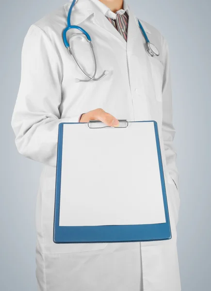 Doctor with clipboard, copyspace — Stock Photo, Image