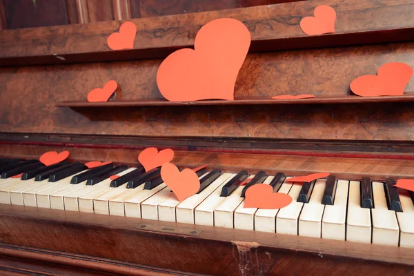 Piano with paper hearts — Stock Photo, Image