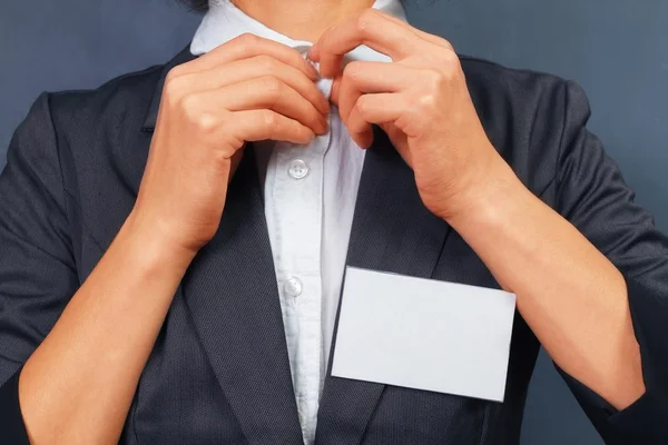 Woman with blank badge, copyspace — Stock Photo, Image