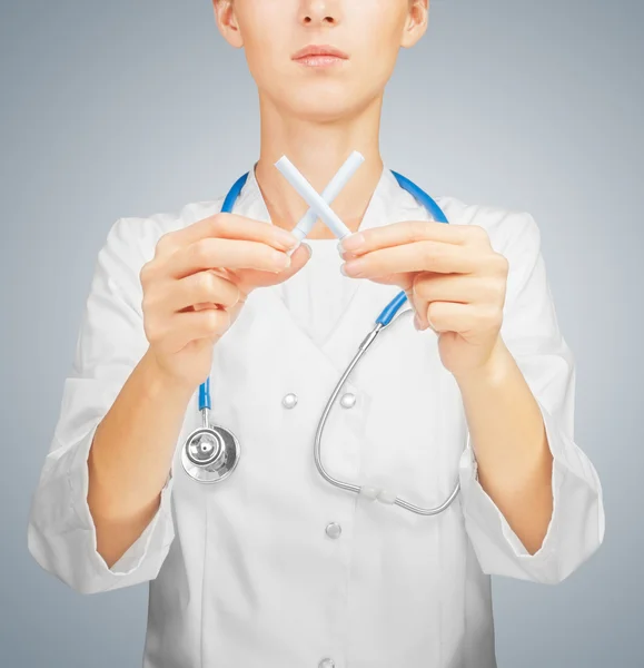 Doctor against smoking — Stock Photo, Image