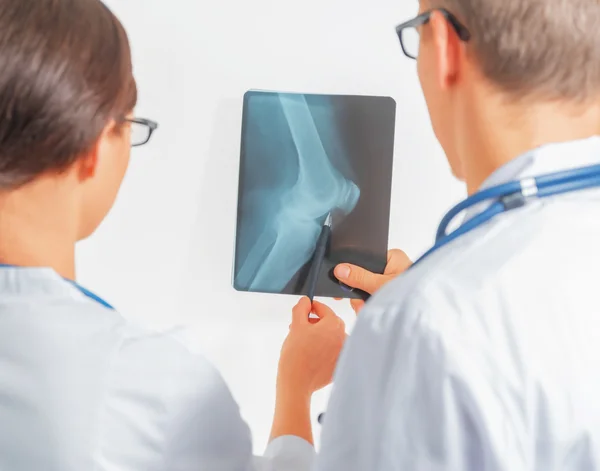Two doctors look at x-ray image — Stock Photo, Image